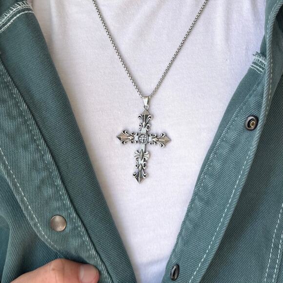 Silver Tone Cross Pendant Necklace Unisex Lobster Clasp Chain New - Picture 3 of 5